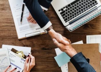 Πέντε θέσεις εργασίας στο Σπήλαιο Περάματος