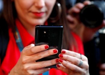 Επιτροπή Λοιμωξιολόγων: Συνεδριάζουν και για τα SMS