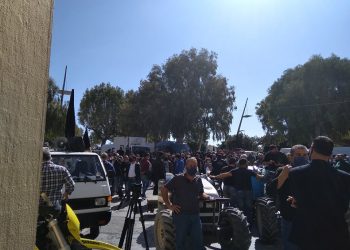 Ηράκλειο: Πορεία στο κέντρο της πόλης για τις λαϊκές αγορές και διαμαρτυρία στην Περιφερεια Κρήτης! (φωτογραφίες)