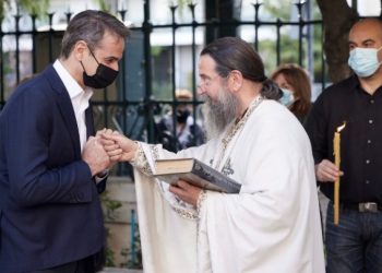Ο πρωθυπουργός παρακολούθησε την Ακολουθία του Επιταφίου στο Ναό του Ιπποκράτειου Νοσοκομείου (VIDEO)
