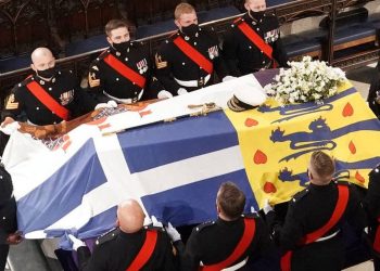 Γιατί το οικόσημο στο φέρετρο του Φιλίππου είχε τον ελληνικό σταυρό