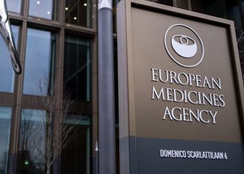 EMA – Κορωνοϊός: Δεν προκύπτει προς το παρόν ανάγκη για τρίτη δόση εμβολίου