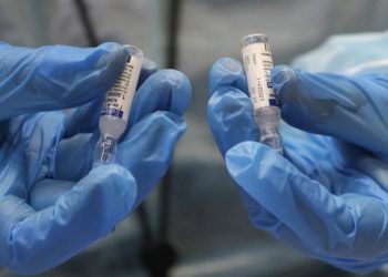 Διαθέσιμα από σήμερα και τα τέσσερα εμβόλια για την ηλικιακή ομάδα 40-44