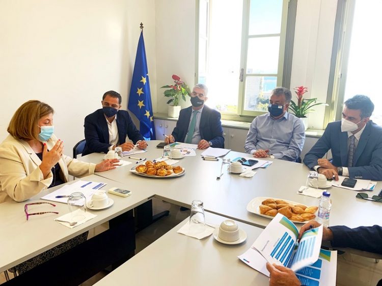 {"macroEnabled":false,"deviceTilt":-0.016920196844306457,"cameraPreset":8,"shootingMode":1,"customExposureMode":0,"colorSpace":"kCGColorSpaceDisplayP3","cameraType":"Dual","cameraPosition":1,"qualityMode":2,"extendedExposure":false,"focusMode":0,"whiteBalanceProgram":0}