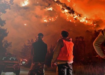 Φωτιά στην Κορινθία: Σε διάσπαρτα μέτωπα η φωτιά -«Μάχη» για δεύτερο 24ωρο