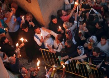 Με λαμπρότητα η τελετή αφής του Αγίου Φωτός στα Ιεροσόλυμα (VIDEO)