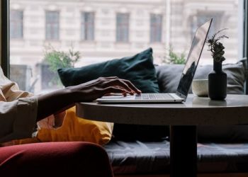 Voucher 200 ευρώ: Πότε κλείνουν οι αιτήσεις για τον β’ κύκλο