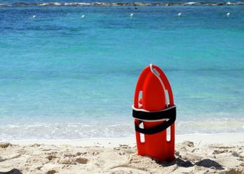 Στους δήμους πόροι άνω των 8 εκ ευρώ για τη ναυαγοσωστική κάλυψη των παραλιών