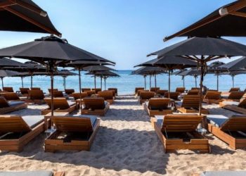 Ανοίγουν αυριο οι οργανωμένες παραλίες – Τη Δευτέρα φροντιστήρια – κέντρα ξένων γλωσσών