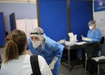 Κορωνοϊός: Τεστ για όλους τους τουρίστες από έξι ετών