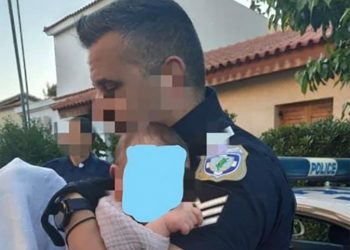 Γλυκά Νερά: Ο αστυνομικός που πήρε αγκαλιά το βρέφος είχε υποπτευθεί τον πιλότο
