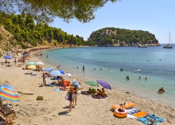 Νέο πρόγραμμα στήριξης του τουρισμού: Έως 400.000 ευρώ η ενίσχυση – Ξεκινούν σήμερα οι αιτήσεις