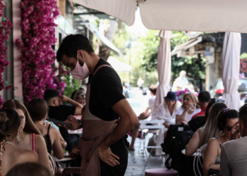 "Καθήμενοι για όλο το καλοκαίρι", είπε ο Γεωργιάδης σε Κρητικούς καταστηματάρχες της εστίασης