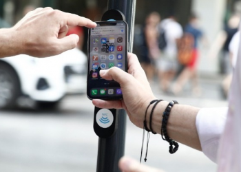 Θεσσαλονίκη: Τοποθετήθηκαν οι πρώτες «έξυπνες» πινακίδες που αποκαλύπτουν την ιστορία της πόλης