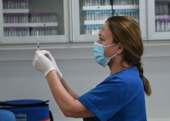 Εμβόλιο: Στο χορό των… κινήτρων εμβολιασμού μπαίνει και η ιδιωτική πρωτοβουλία