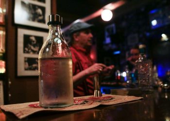 Υπ. Τουρισμού: Διευκρινίσεις σχετικά με την είσοδο πολιτών από τρίτες χώρες σε κλειστούς χώρους