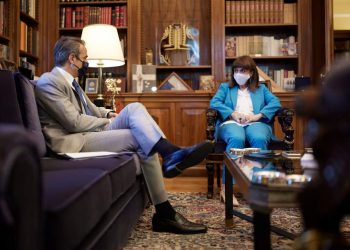 Ο Μητσοτάκης απαντά στους αντιεμβολιαστές με το άρθρο 25 του Συντάγματος