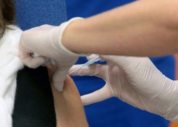 Γώγος: Αντίστροφη μέτρηση για τρίτη δόση του εμβολίου