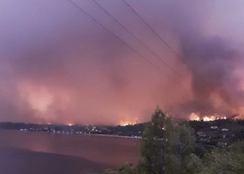 Πυρκαγιά – Εύβοια: Εκκενώνονται και οι οικισμοί Ροβιές και Παλαιοχώρι