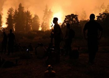 Φωτιά στην Εύβοια – Συνεχίζεται για 8η μέρα η μάχη με τις φλόγες