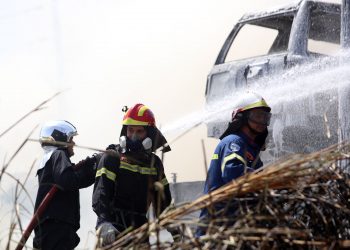 Ηράκλειο: Φωτιά σε μάντρα στο Γιόφυρο σήμανε συναγερμό (φωτογραφιες)