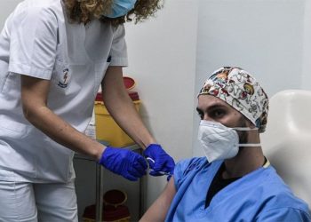 Χατζηδάκης: Σε αναστολή από 16-8-2021 ανεμβολίαστοι νοσοκομείων & μονάδων φροντίδας