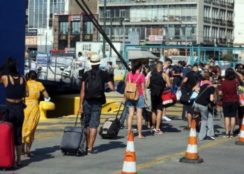 Κορυφώνεται η έξοδος του Δεκαπενταύγουστου – Αυξημένη κίνηση στα λιμάνια