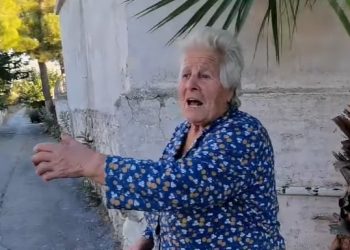 Η κρητική φιλοξενία ακόμα και στα χαλάσματα του σεισμού: «Έλα παιδί μου να σε κεράσω!» (VIDEO)