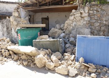 Στην περιοχή του Αρκαλοχωρίου μετά το σεισμό ο Περιφερειάρχης Κρήτης με αντιπεριφερειάρχες