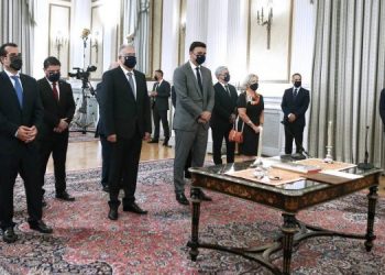 Κυβέρνηση: Άρχισαν οι διεργασίες για το «διάδοχο» του Αποστολάκη