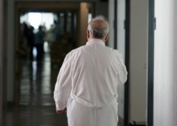 Σε αναστολή από σήμερα οι ανεμβολίαστοι επαγγελματίες υγείας