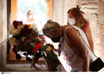 Μίκης Θεοδωράκης: Συνεχίζεται το λαϊκό προσκύνημα – Το έγγραφο της επιθυμίας του για ταφή στην Κρήτη