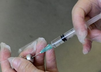 Κορωνοϊός: Ανοίγει σήμερα η πλατφόρμα των ραντεβού για την 3η δόση για τους άνω των 60 και τους υγειονομικούς