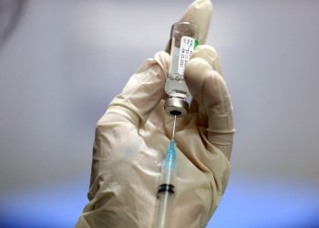 Μανωλόπουλος: Το εμβόλιο της γρίπης ενισχύει την άμυνα και κατά του κορωνοϊού