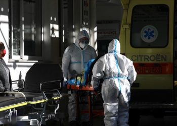 Εμβολιασμός υγειονομικών και σχολεία σε πρώτο πλάνο