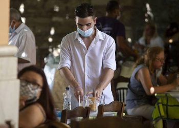 Κορωνοϊός: Τι ισχύει από σημερα για τους ανεμβολίαστους – Το ΦΕΚ με τα μέτρα