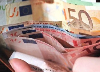 Εισφορά αλληλεγγύης – Τίτλοι τέλους για δημοσίους υπαλλήλους και συνταξιούχους