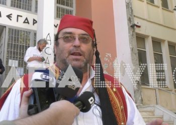 Πύργος: Την Τρίτη η δίκη για τον «τσολιά» γονέα αρνητή μετά τη μήνυση του διευθυντή (VIDEO)