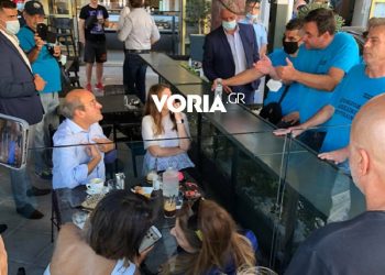 Χατζηδάκης: Απολυμένοι εργαζόμενοι του τα «έψαλλαν» ενώ έπινε καφέ