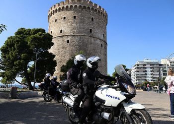 Ένταση μεταξύ αντιεμβολιαστών και ΕΛΑΣ στον Λευκό Πύργο