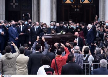 Ξεκίνησε το ταξίδι του Μίκη Θεοδωράκη προς την τελευταία του κατοικία