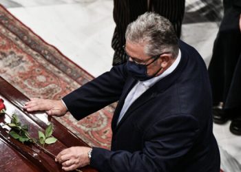 Ο αποχαιρετισμός του Δ. Κουτσούμπα στον Μίκη Θεοδωράκη