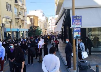 Παράσταση Διαμαρτυρίας στην ΠΔΕ Κρήτης για τα  σχολεία