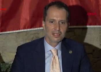 «Δεν εμβολιάζομαι για να μην γεννηθούν όντα με 3 αυτιά και 5 μάτια»