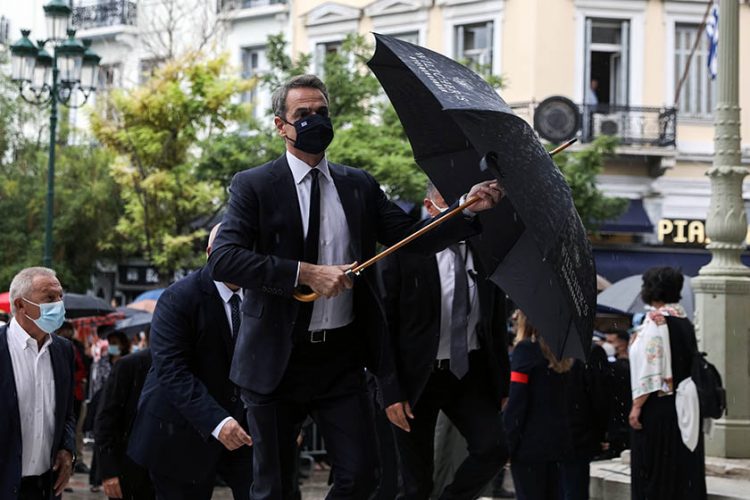 Στιγμιότυπο από τον εξωτερικό χώρο στην Μητρόπολη Αθηνών κατά την τελετή αποχαιρετισμού στον Μίκη Θεοδωράκη την Τετάρτη 8 Σεπτεμβρίου 2021.
(EUROKINISSI/ΣΩΤΗΡΗΣ ΔΗΜΗΤΡΟΠΟΥΛΟΣ)