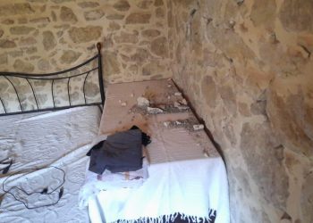 Ο σεισμός γκρέμισε το σπίτι 4μελούς οικογένειας στην Αγία Βαρβάρα!