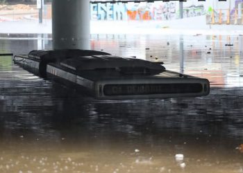 Πατούλης: Ποιος φταίει για το λεωφορείο που εγκλωβίστηκε στο νερό