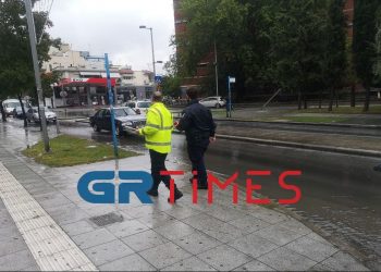 Θεσσαλονίκη: Παρέσυρε με αυτοκίνητο 8χρονο κοριτσάκι και το εγκατέλειψε (VIDEO)