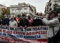 Ασφαλιστικό: Υπό καταρρακτώση βροχή βγήκαν στους δρόμους οι συνταξιούχοι (VIDEO)