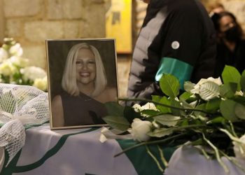 Σε λαϊκό προσκύνημα η σορός της Φώφης Γεννηματά-Βαθιά συγκίνηση στο τελευταίο αντίο